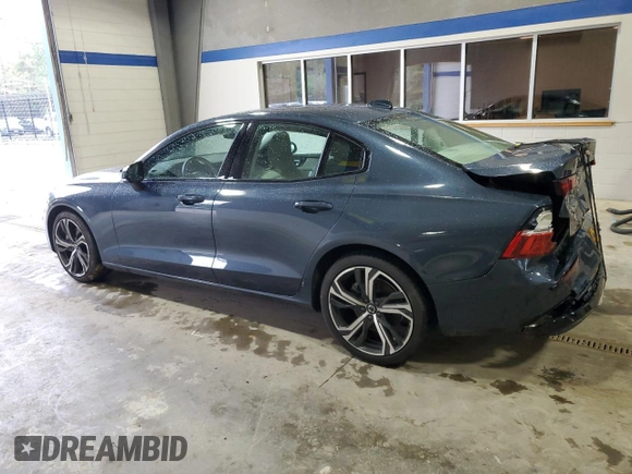 2024 Volvo S60 Plus Dark Theme z VIN 7JRL12FL7RG314435, wystawiony jako Copart lot #52197045 z przebiegiem 6 664 mil mil oraz Szkoda całkowita • Salvage title. Historia ofert i sprzedaży dostępna na DreamBid. Obrazek 2.