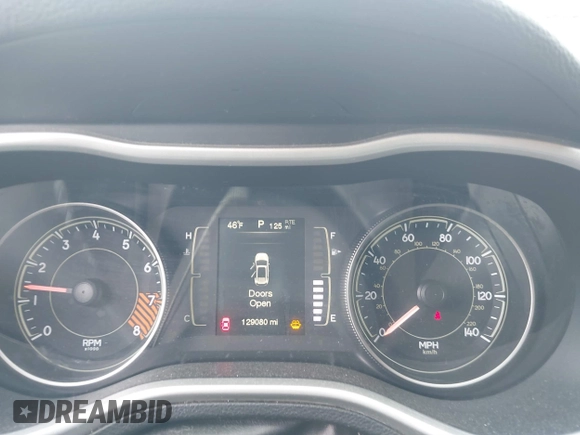 2014 Jeep Cherokee Latitude z VIN 1C4PJLCS2EW217130, wystawiony jako IAAI lot #41782039 z przebiegiem 129 080 mil mil oraz . Historia ofert i sprzedaży dostępna na DreamBid. Obrazek 7.