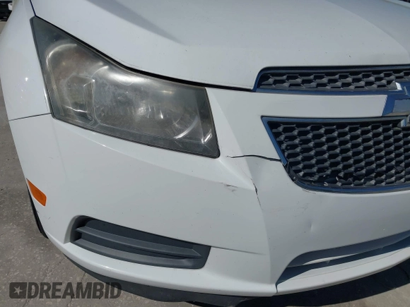 2014 Chevrolet Cruze 1LT z VIN 1G1PC5SB2E7425955, wystawiony jako IAAI lot #41771467 z przebiegiem 125 816 mil mil oraz . Historia ofert i sprzedaży dostępna na DreamBid. Obrazek 6.