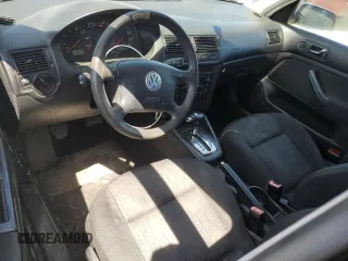 2003 Volkswagen Golf GL z VIN 9BWFK61J434062938, wystawiony jako Copart lot #57289575 z przebiegiem 223 799 mil mil oraz Czysty tytuł • Clean title. Historia ofert i sprzedaży dostępna na DreamBid. Obrazek 8.