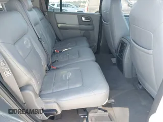 2004 Ford Expedition Special Service with VIN 1FMFU15L24LA67271, listed as a IAAI auction lot 42142445 with 136,752 mi miles. Bid and sale history available at carsss.com. Image 8.