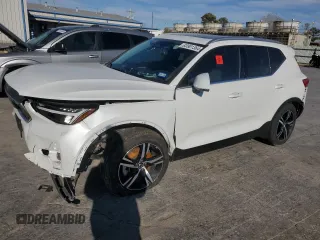 2023 Volvo XC40 Plus Bright Theme with VIN YV4L12UE0P2042286, listed as a Copart auction lot 83901364 with 42,235 mi miles and Clean Title. Bid and sale history available at carsss.com. Image 1.