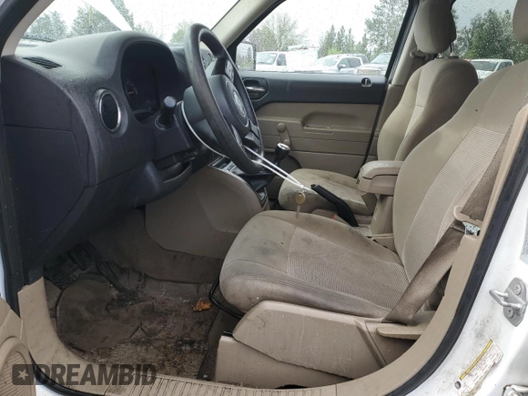 2016 Jeep Patriot Sport SE z VIN 1C4NJPBAXGD789861, wystawiony jako Copart lot #56783865 z przebiegiem 99 988 mil mil oraz Czysty tytuł • Clean title. Historia ofert i sprzedaży dostępna na DreamBid. Obrazek 7.