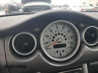 2005 MINI Hardtop S с VIN WMWRE33465TD90908, выставлен на аукционе Copart как лот 50671585 с пробегом Не указан миль и Списание • Salvage title. История ставок и продаж доступна на DreamBid. Изображение 9.