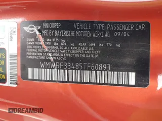 2005 MINI Convertible z VIN WMWRF33485TF60893, wystawiony jako IAAI lot #41831159 z przebiegiem 92 184 mil mil oraz . Historia ofert i sprzedaży dostępna na DreamBid. Obrazek 9.