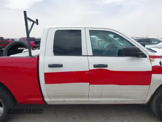 2019 Ram 1500 Tradesman z VIN 1C6RR6FG1KS514958, wystawiony jako IAAI lot #42200200 z przebiegiem 157 065 mil mil oraz . Historia ofert i sprzedaży dostępna na DreamBid. Obrazek 13.