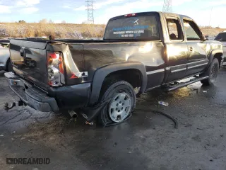 2006 Chevrolet Silverado 1500 LT3 with VIN 1GCEK19Z76Z292287, listed as a Copart auction lot 42634705 with 0 mi miles and Salvage Title. Bid and sale history available at carsss.com. Image 3.