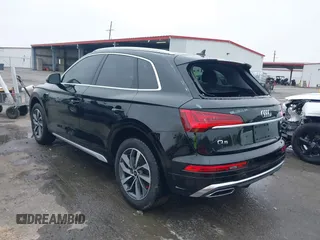 2024 Audi Q5 S line Premium z VIN WA1GAAFY0R2145033, wystawiony jako IAAI lot #41817546 z przebiegiem 1 277 mil mil oraz . Historia ofert i sprzedaży dostępna na DreamBid. Obrazek 3.