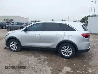 2020 Kia Sorento LX with VIN 5XYPG4A31LG698420, listed as a IAAI auction lot 41586003 with 101,458 mi miles. Bid and sale history available at carsss.com. Image 15.