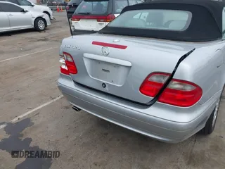 2003 Mercedes-Benz CLK 320 z VIN WDBLK65G73T140340, wystawiony jako IAAI lot #42167129 z przebiegiem 91 618 mil mil oraz . Historia ofert i sprzedaży dostępna na DreamBid. Obrazek 6.