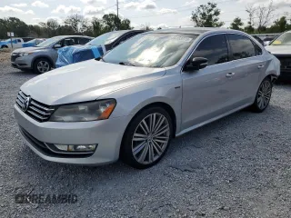 2015 Volkswagen Passat SE с VIN 1VWBS7A38FC084903, выставлен на аукционе Copart как лот 56163075 с пробегом 101 806 миль миль и Списание • Salvage title. История ставок и продаж доступна на DreamBid. Изображение 1.