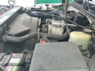 2001 Chevrolet Silverado 1500 z VIN 1GCEC14W91Z144967, wystawiony jako IAAI lot #42652753 z przebiegiem 198 005 mil mil oraz . Historia ofert i sprzedaży dostępna na DreamBid. Obrazek 20.