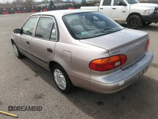 1998 Chevrolet Prizm Lsi z VIN 1Y1SK5285WZ438757, wystawiony jako IAAI lot #41896020 z przebiegiem 106 369 mil mil oraz . Historia ofert i sprzedaży dostępna na DreamBid. Obrazek 3.