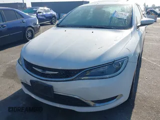 2015 Chrysler 200 Limited z VIN 1C3CCCAB9FN621503, wystawiony jako IAAI lot #42238642 z przebiegiem 128 397 mil mil oraz . Historia ofert i sprzedaży dostępna na DreamBid. Obrazek 6.