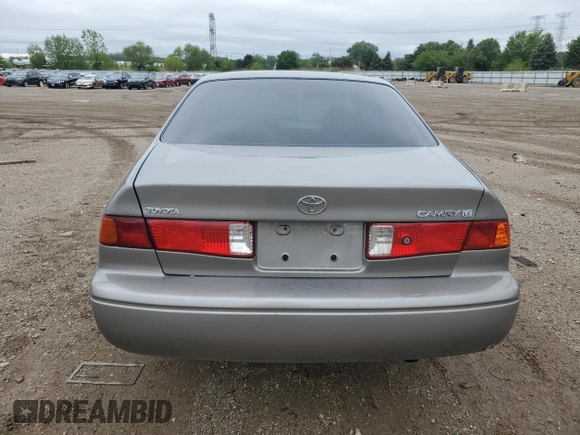 2001 Toyota Camry CE z VIN 4T1BG22K01U057836, wystawiony jako Copart lot #57046325 z przebiegiem 151 882 mil mil oraz Szkoda całkowita • Salvage title. Historia ofert i sprzedaży dostępna na DreamBid. Obrazek 6.