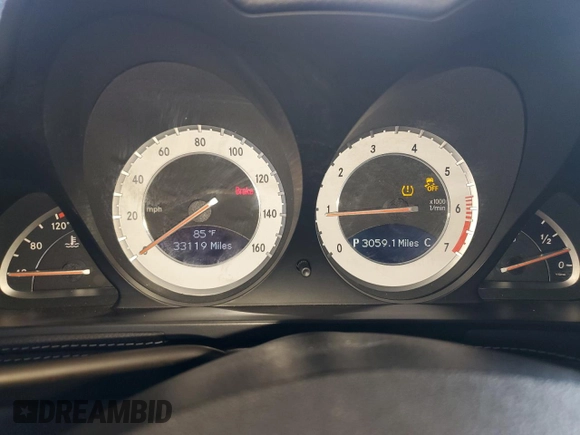 2011 Mercedes-Benz SL 550 z VIN WDBSK7BAXBF165859, wystawiony jako Copart lot #80166084 z przebiegiem 33 119 mil mil oraz Czysty tytuł • Clean title. Historia ofert i sprzedaży dostępna na DreamBid. Obrazek 9.
