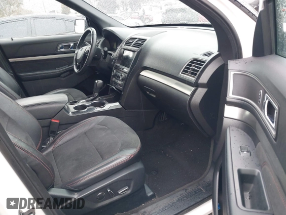 2018 Ford Explorer XLT z VIN 1FM5K7D89JGB09201, wystawiony jako IAAI lot #41796114 z przebiegiem 61 808 mil mil oraz . Historia ofert i sprzedaży dostępna na DreamBid. Obrazek 5.