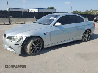 2013 BMW M3 z VIN WBSDX9C51DE786059, wystawiony jako Copart lot #57285635 z przebiegiem 111 860 mil mil oraz Szkoda całkowita • Salvage title. Historia ofert i sprzedaży dostępna na DreamBid. Obrazek 1.