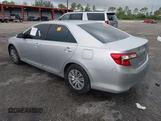 2012 Toyota Camry L z VIN 4T1BF1FK3CU047697, wystawiony jako IAAI lot #42419293 z przebiegiem 56 082 mil mil oraz . Historia ofert i sprzedaży dostępna na DreamBid. Obrazek 3.