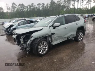 2022 Toyota RAV4 XLE Premium with VIN 2T3A1RFV1NW301243, listed as a Copart auction lot 56025835 with 58,093 mi miles and Salvage title. Bid and sale history available at DreamBid. Image 1.