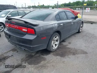 2014 Dodge Charger Police z VIN 2C3CDXAT9EH191184, wystawiony jako IAAI lot #42468882 z przebiegiem 202 790 mil mil oraz . Historia ofert i sprzedaży dostępna na DreamBid. Obrazek 4.