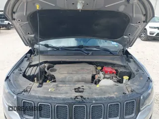 2020 Jeep Compass Trailhawk z VIN 3C4NJDDB5LT171727, wystawiony jako IAAI lot #41844523 z przebiegiem 103 952 mil mil oraz . Historia ofert i sprzedaży dostępna na DreamBid. Obrazek 10.
