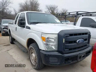 2016 Ford Super Duty F-250 SRW XLT with VIN 1FT7X2A66GEC26128, listed as a IAAI auction lot 41552582 with 164,291 mi miles. Bid and sale history available at carsss.com. Image 1.