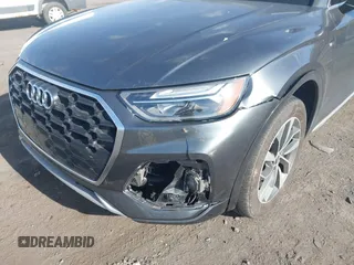 2023 Audi Q5 S line Premium Plus z VIN WA1EAAFY5P2133268, wystawiony jako IAAI lot #42043262 z przebiegiem 21 664 mil mil oraz . Historia ofert i sprzedaży dostępna na DreamBid. Obrazek 6.