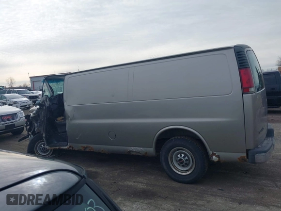 2002 GMC Savana z VIN 1GTHG39R121203395, wystawiony jako IAAI lot #41739349 z przebiegiem 140 692 mil mil oraz . Historia ofert i sprzedaży dostępna na DreamBid. Obrazek 15.