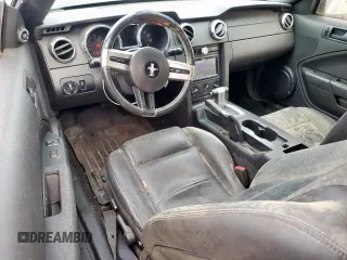 2005 Ford Mustang Deluxe z VIN 1ZVFT84N855220533, wystawiony jako Copart lot #58666635 z przebiegiem 169 200 mil mil oraz Czysty tytuł • Clean title. Historia ofert i sprzedaży dostępna na DreamBid. Obrazek 8.