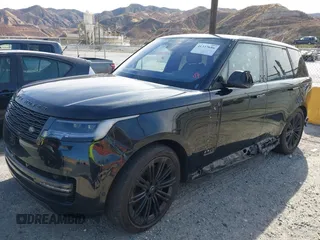 2023 Land Rover Range Rover SE z VIN SALKP9E71PA059957, wystawiony jako IAAI lot #41337686 z przebiegiem Nie podano mil oraz . Historia ofert i sprzedaży dostępna na DreamBid. Obrazek 2.