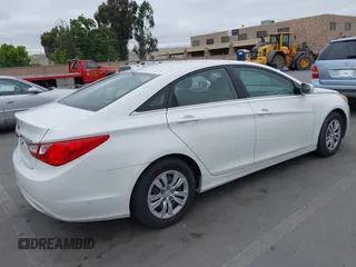 2013 Hyundai Sonata GLS z VIN 5NPEB4AC9DH518780, wystawiony jako IAAI lot #42370113 z przebiegiem 155 928 mil mil oraz . Historia ofert i sprzedaży dostępna na DreamBid. Obrazek 4.
