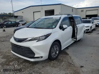 2024 Toyota Sienna XLE with VIN 5TDYRKEC0RS198998, listed as a Copart auction lot 78464144 with 8,964 mi miles and Salvage Title. Bid and sale history available at carsss.com. Image 1.