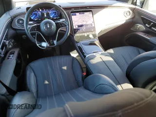 2023 Mercedes-Benz EQS 450 z VIN 4JGDM2EB7PA005241, wystawiony jako Copart lot #42552285 z przebiegiem 17 945 mil mil oraz Szkoda całkowita • Salvage title. Historia ofert i sprzedaży dostępna na DreamBid. Obrazek 8.