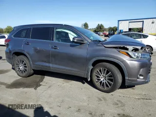2018 Toyota Highlander SE z VIN 5TDJZRFH7JS543971, wystawiony jako Copart lot #59059755 z przebiegiem 60 635 mil mil oraz Szkoda całkowita • Salvage title. Historia ofert i sprzedaży dostępna na DreamBid. Obrazek 4.