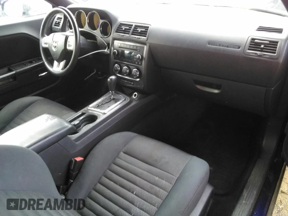 2013 Dodge Challenger SXT z VIN 2C3CDYAG3DH578949, wystawiony jako Copart lot #54664815 z przebiegiem 205 376 mil mil oraz Szkody całkowita. Historia ofert i sprzedaży dostępna na DreamBid. Obrazek 8.