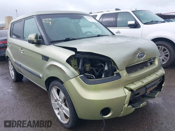 2011 Kia Soul + with VIN KNDJT2A20B7201270, listed as a IAAI auction lot 41764745 with 178,534 mi miles. Bid and sale history available at carsss.com. Image 1.