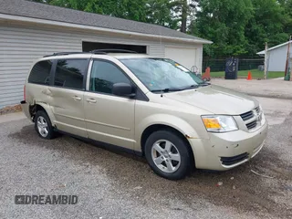 2010 Dodge Grand Caravan Hero z VIN 2D4RN3D17AR390232, wystawiony jako IAAI lot #42301567 z przebiegiem 102 004 mil mil oraz . Historia ofert i sprzedaży dostępna na DreamBid. Obrazek 1.