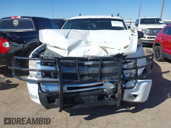 2011 Chevrolet Silverado 1500 LT with VIN 3GCUKSE24BG233850, listed as a IAAI auction lot 41663302 with 147,333 mi miles. Bid and sale history available at carsss.com. Image 6.