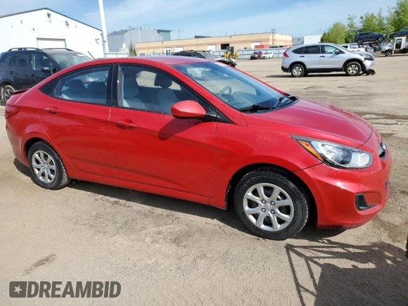 2012 Hyundai Accent GLS z VIN KMHCT4AE3CU236513, wystawiony jako Copart lot #57964825 z przebiegiem 281 713 mil mil oraz Szkoda całkowita • Salvage title. Historia ofert i sprzedaży dostępna na DreamBid. Obrazek 4.
