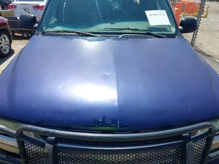 2000 Chevrolet Suburban LS with VIN 3GNEC16T1YG131974, listed as a IAAI auction lot 41983971 with 245,767 mi miles. Bid and sale history available at carsss.com. Image 10.