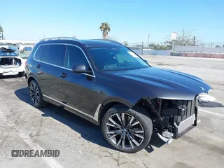 2022 BMW X7 xDrive40i z VIN 5UXCW2C05N9L92333, wystawiony jako IAAI lot #42264930 z przebiegiem 32 390 mil mil oraz . Historia ofert i sprzedaży dostępna na DreamBid. Obrazek 1.