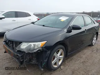 2013 Toyota Camry L with VIN 4T1BF1FK4DU249482, listed as a IAAI auction lot 42010901 with 196,121 mi miles. Bid and sale history available at carsss.com. Image 2.