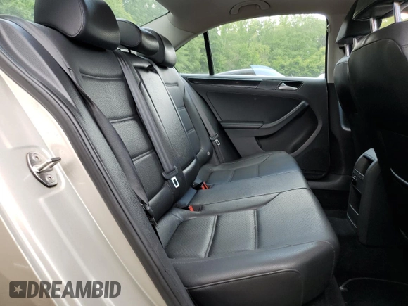 2016 Volkswagen Jetta SEL z VIN 3VWL17AJ3GM205357, wystawiony jako Copart lot #59086395 z przebiegiem 104 939 mil mil oraz Szkoda całkowita • Salvage title. Historia ofert i sprzedaży dostępna na DreamBid. Obrazek 10.