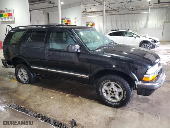 2000 Chevrolet Blazer LT with VIN 1GNDT13WXY2391843, listed as a Copart auction lot 51180375 with 167,159 mi miles and Salvage Title. Bid and sale history available at carsss.com. Image 4.
