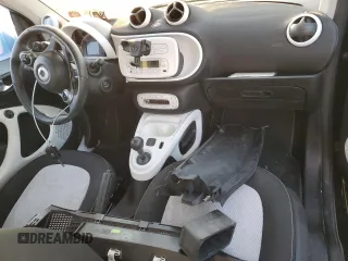 2019 Smart fortwo Pure z VIN WMEFJ9BA0KK368446, wystawiony jako Copart lot #85898494 z przebiegiem Nie podano mil oraz Tytuł czysty. Historia ofert i sprzedaży dostępna na DreamBid. Obrazek 8.