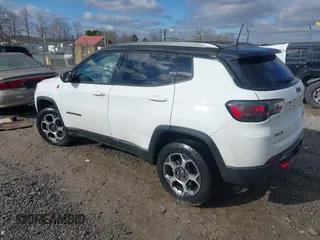 2022 Jeep Compass Trailhawk z VIN 3C4NJDDB7NT226018, wystawiony jako IAAI lot #40929794 z przebiegiem 25 702 mil mil oraz . Historia ofert i sprzedaży dostępna na DreamBid. Obrazek 3.
