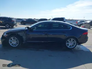 2016 Jaguar XF 35t Prestige with VIN SAJBK4BV2GCY13322, listed as a IAAI auction lot 41383249 with 60,602 mi miles. Bid and sale history available at carsss.com. Image 15.