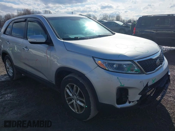 2015 Kia Sorento LX with VIN 5XYKTCA66FG572715, listed as a IAAI auction lot 41995613 with 142,160 mi miles. Bid and sale history available at carsss.com. Image 1.