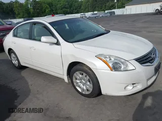 2012 Nissan Altima S z VIN 1N4AL2AP6CN403075, wystawiony jako IAAI lot #42202666 z przebiegiem 109 776 mil mil oraz . Historia ofert i sprzedaży dostępna na DreamBid. Obrazek 1.